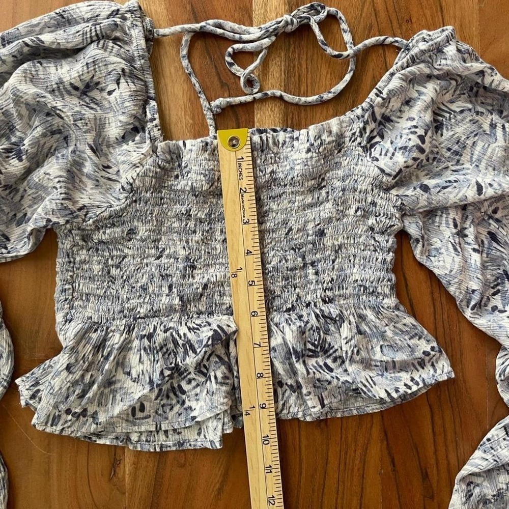 Blue and white Vestique fun Flowy sleeve crop top size XS - Picture 5 of 6